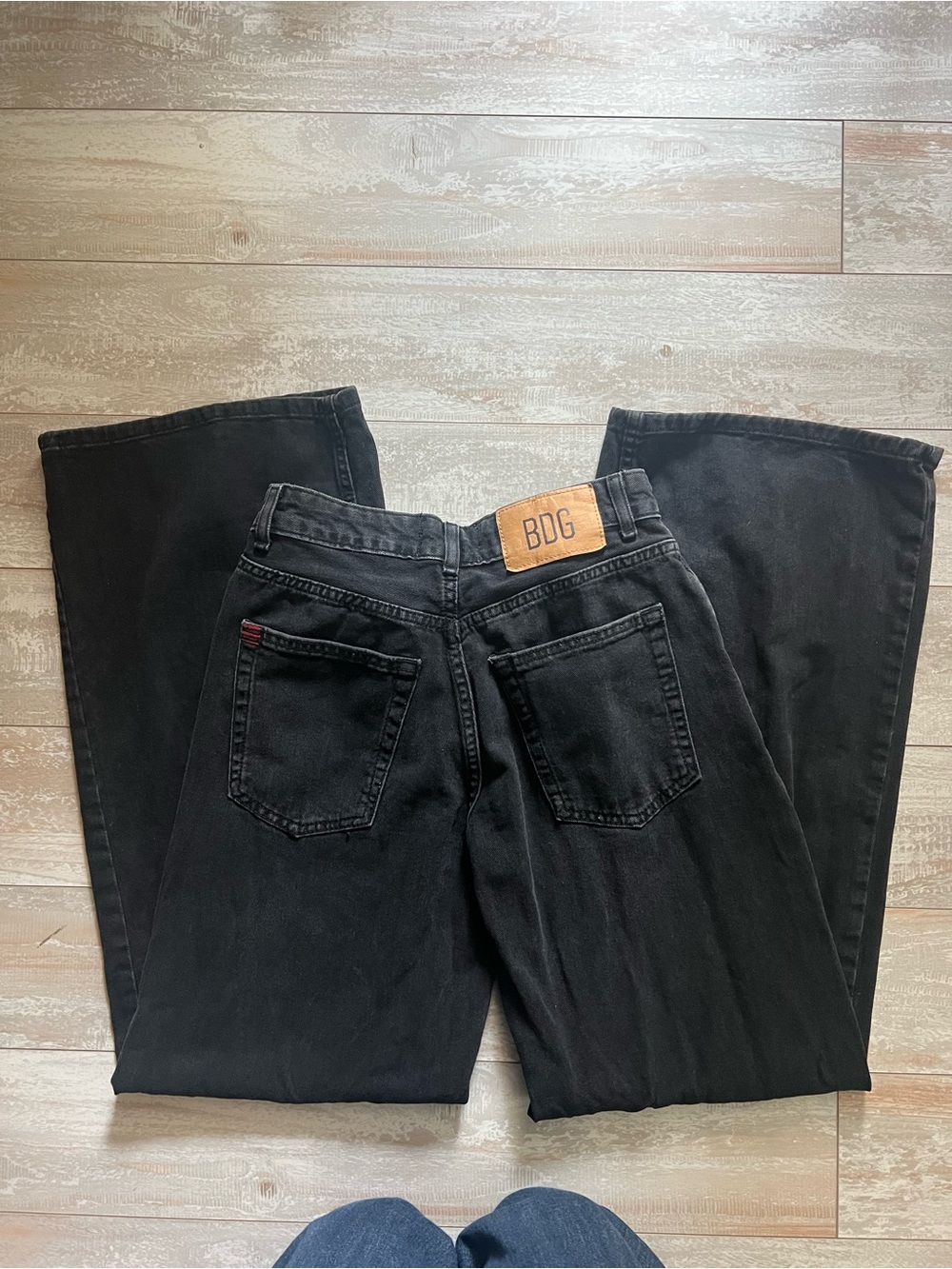 BDG Mid-Rise Wide Leg Jeans - Picture 1 of 3